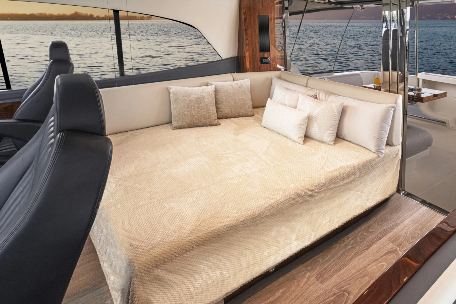 64 Sports Motor Yacht 64ft Riviera Yacht For Sale