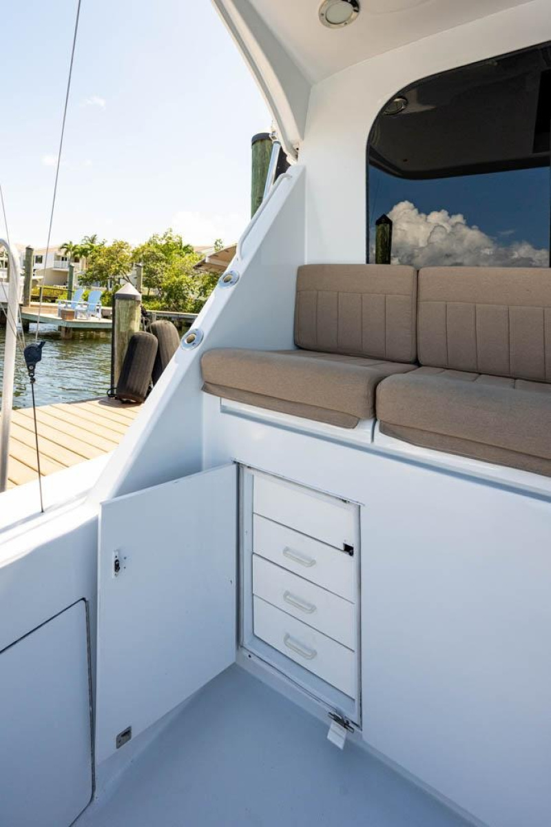 2004 Hatteras Enclosed Bridge