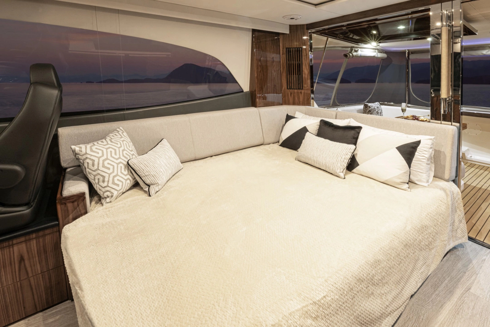 68 Sports Motor Yacht 68ft Riviera Yacht For Sale
