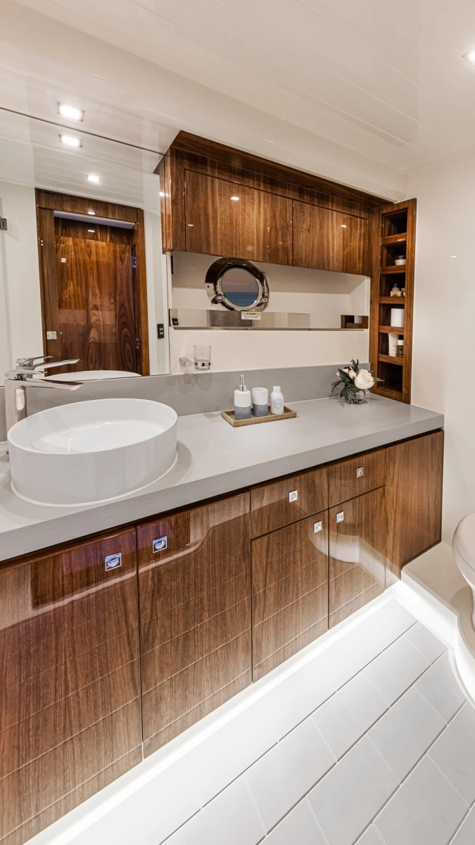 6000 SPORT YACHT 60ft Riviera Yacht For Sale