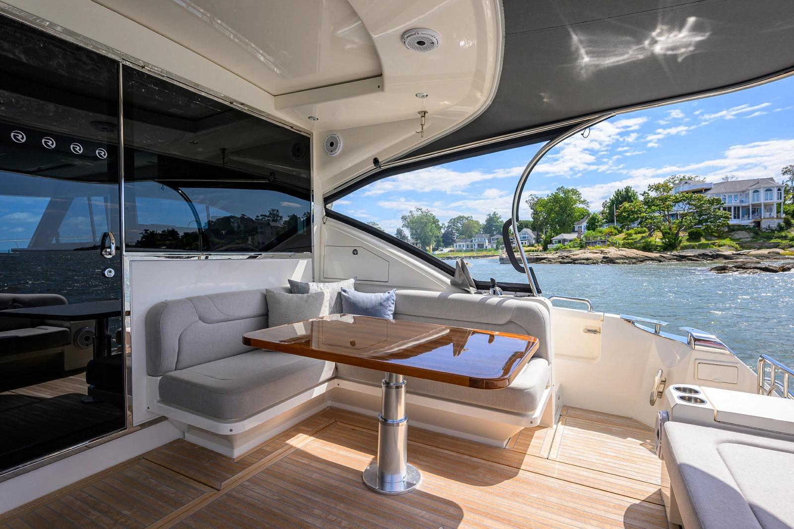 2023 Riviera 5400 Sport Yacht