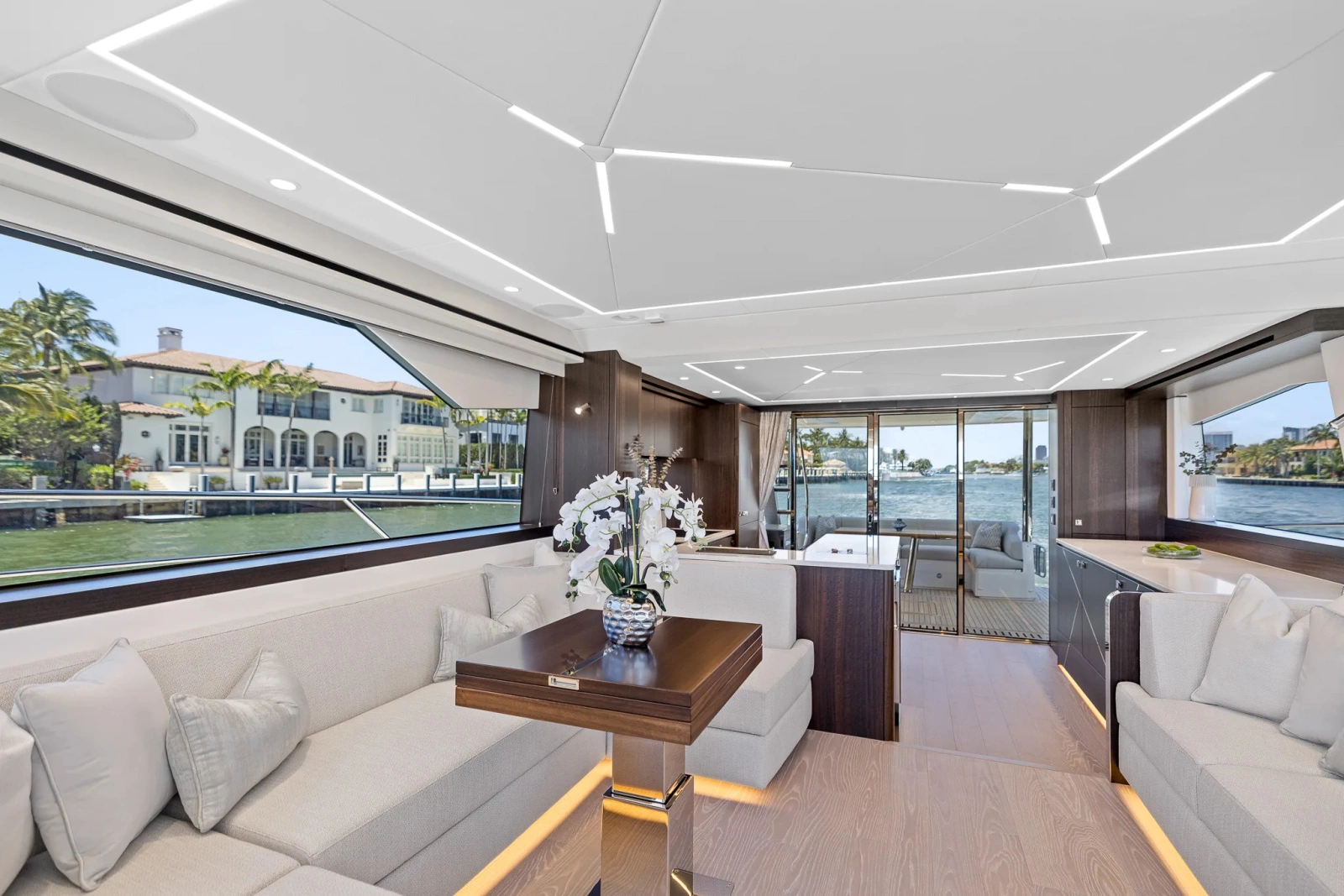 2024 Sunseeker Manhattan 68