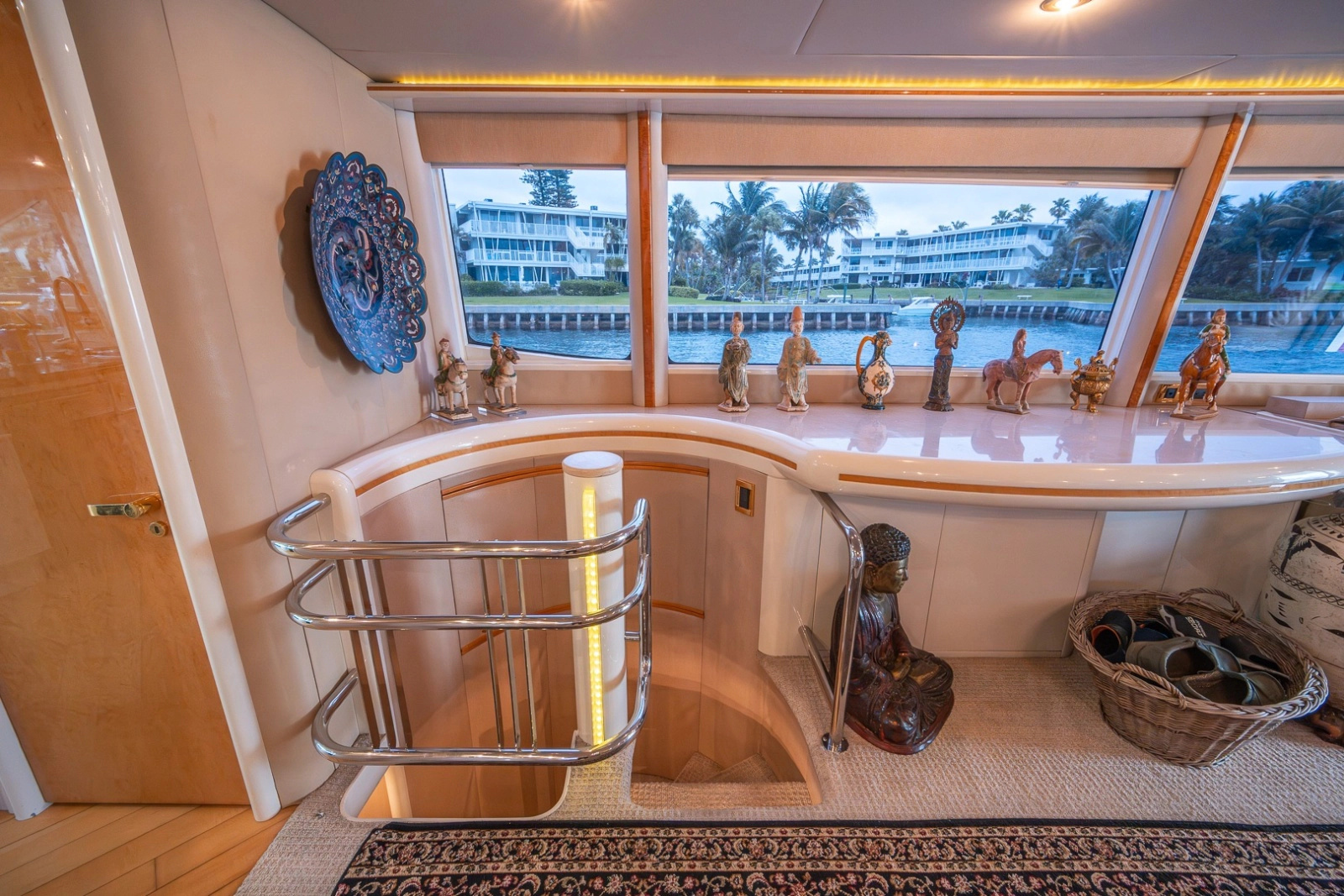 2000 Lazzara Yachts Skylounge