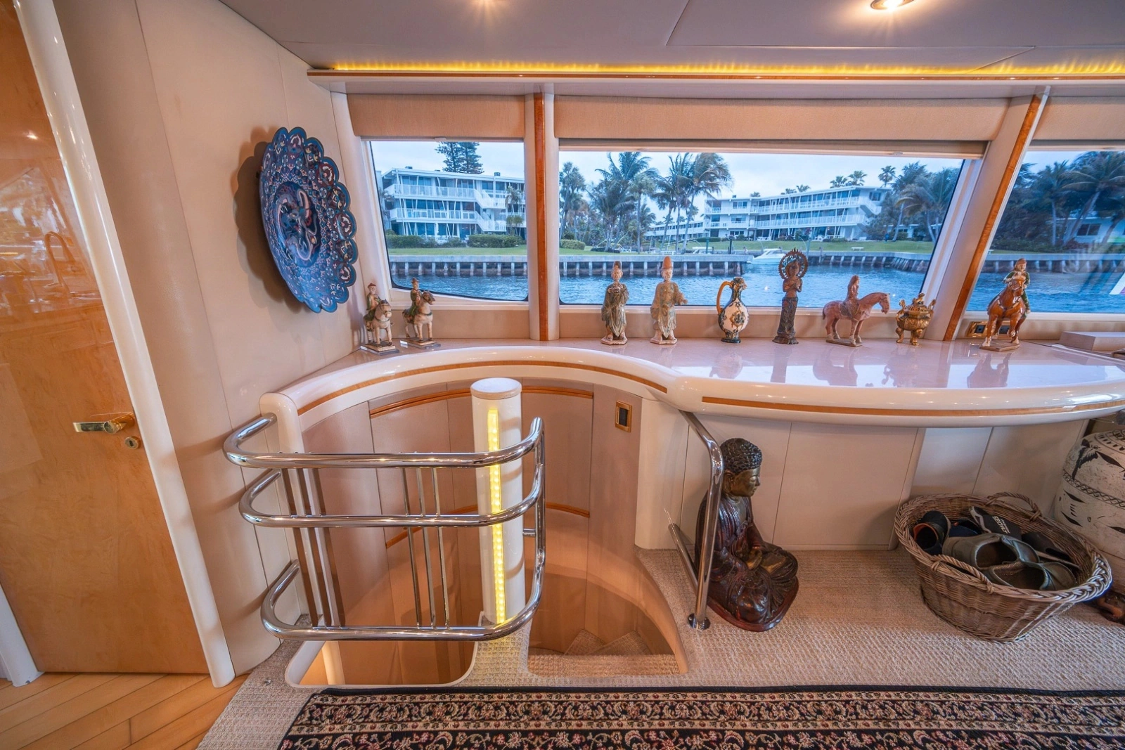 2000 Lazzara Yachts Skylounge