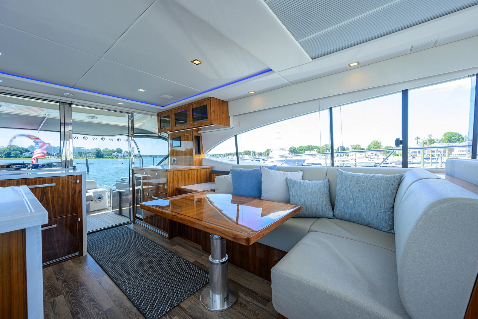 2023 Riviera 5400 Sport Yacht