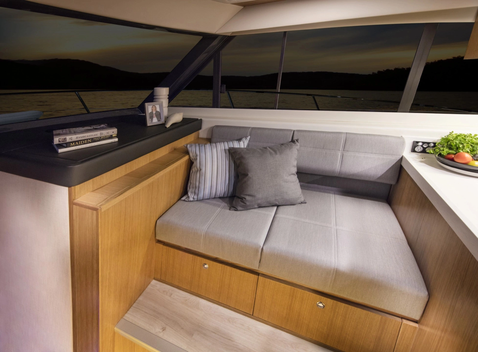 395 SUV 40ft Riviera Yacht For Sale