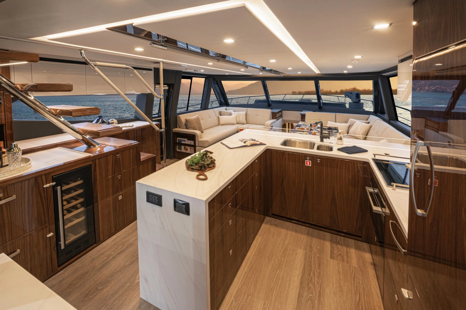 64 Sports Motor Yacht 64ft Riviera Yacht For Sale
