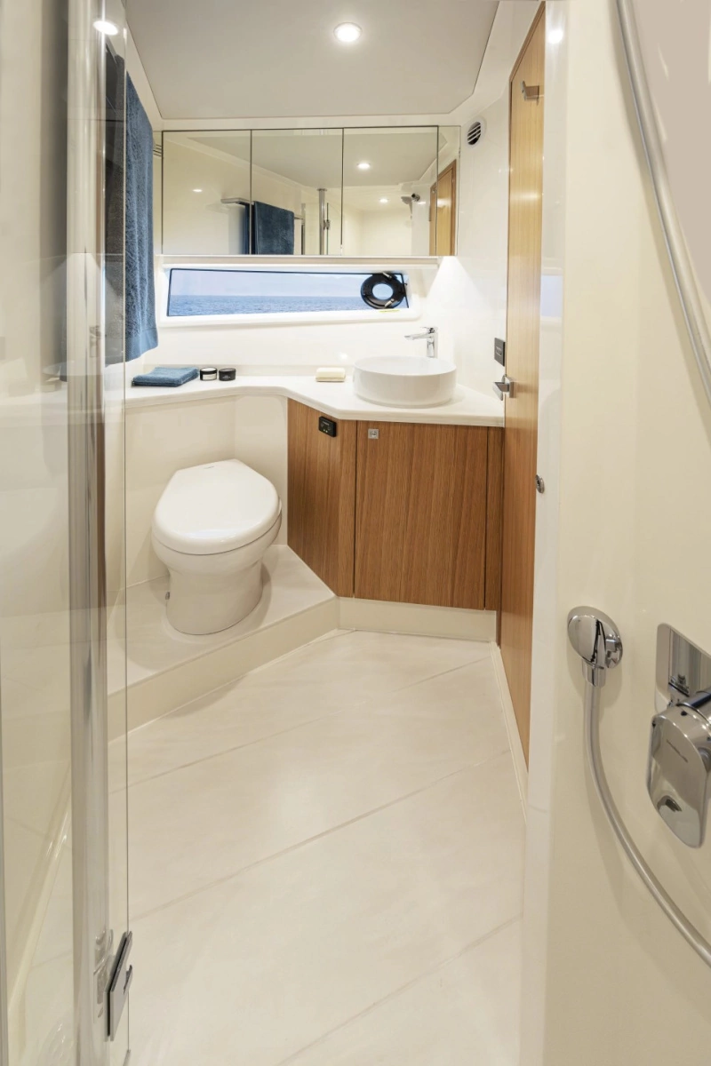 585 SUV 58ft Riviera Yacht For Sale