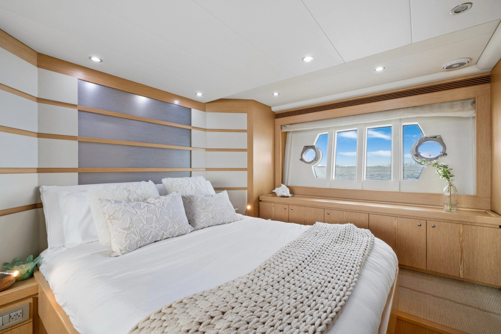 2013 Ferretti Yachts 620 Fly