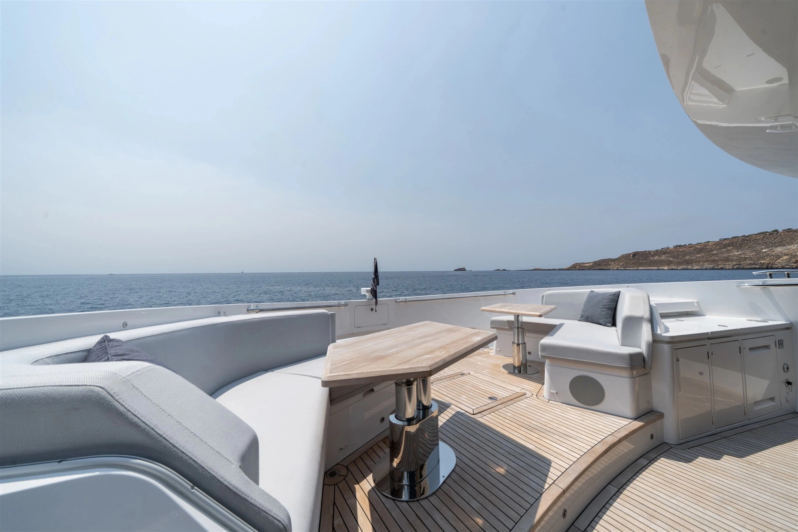 82 OCEAN ENCLOSED 82ft Sunseeker Yacht For Sale