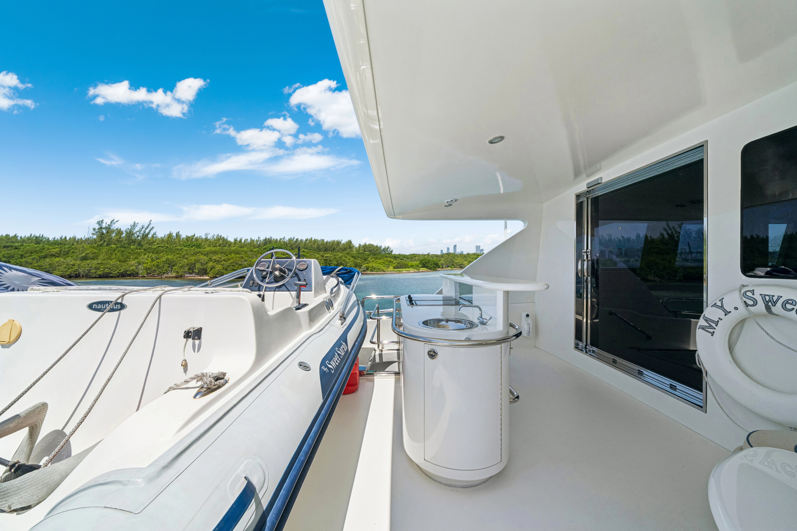 2006 Horizon 82 Skylounge