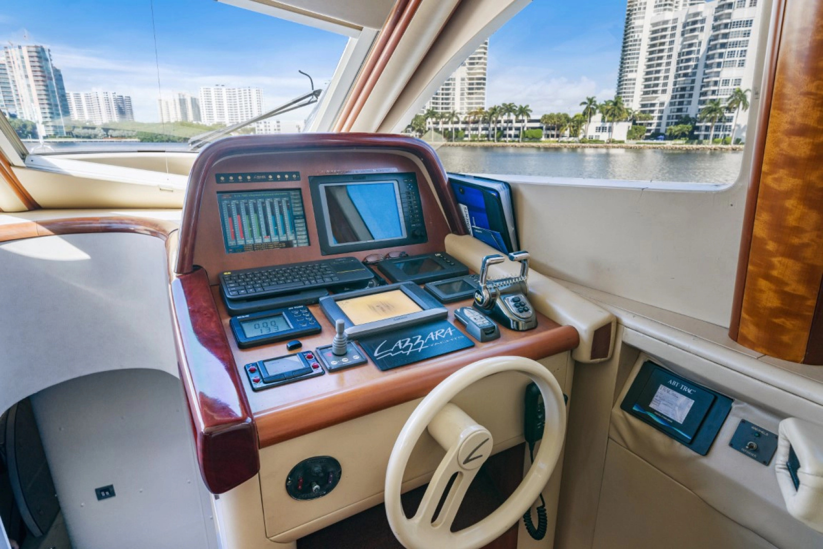 2004 Lazzara Yachts 80 Open Fly