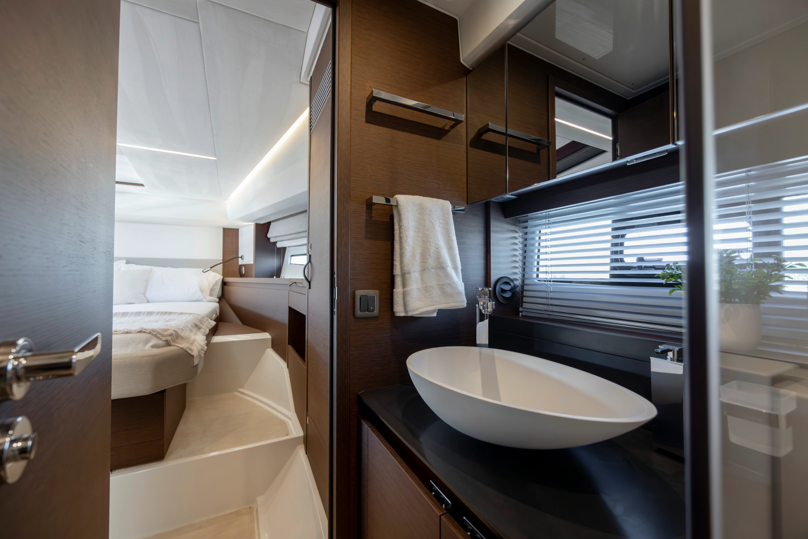 2024 Prestige 460