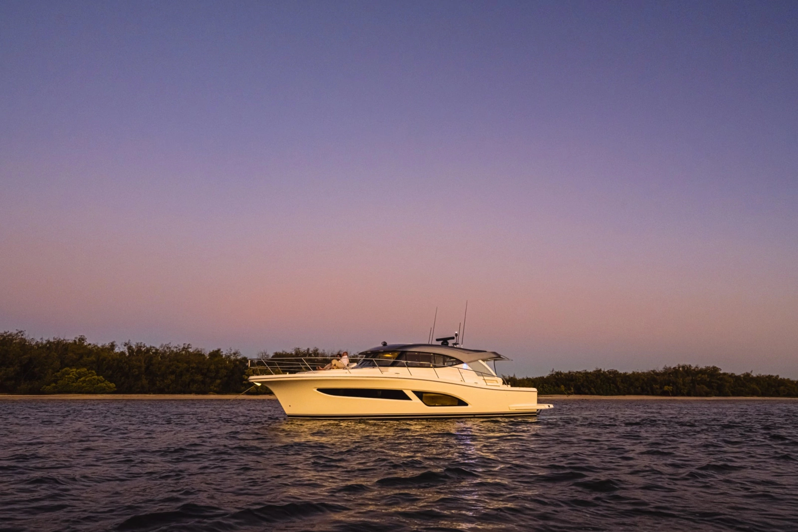 465 SUV 46ft Riviera Yacht For Sale
