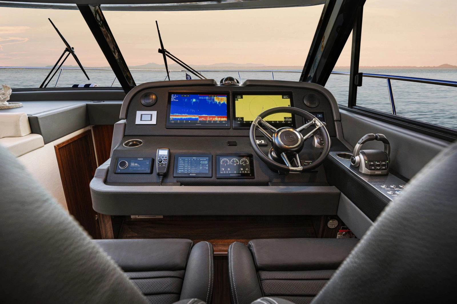 465 SUV 46ft Riviera Yacht For Sale