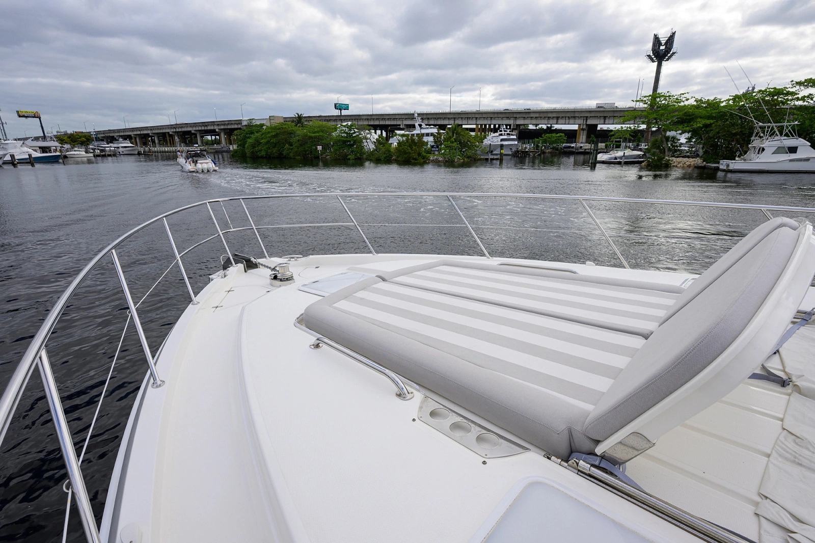 2019 Riviera 5400 Sport Yacht