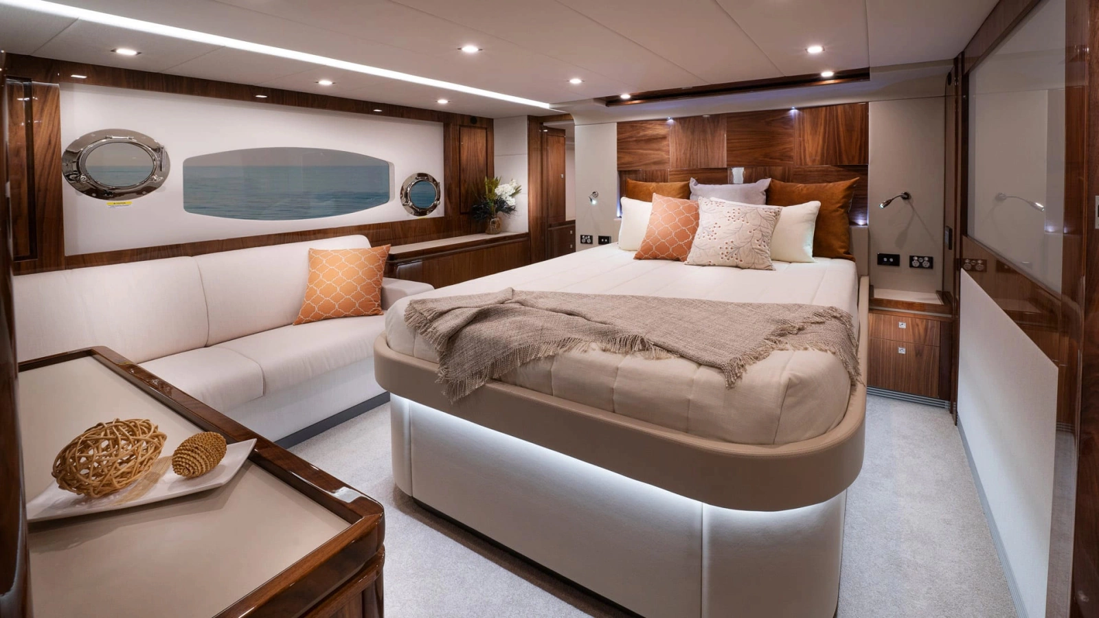 6000 SPORT YACHT 60ft Riviera Yacht For Sale