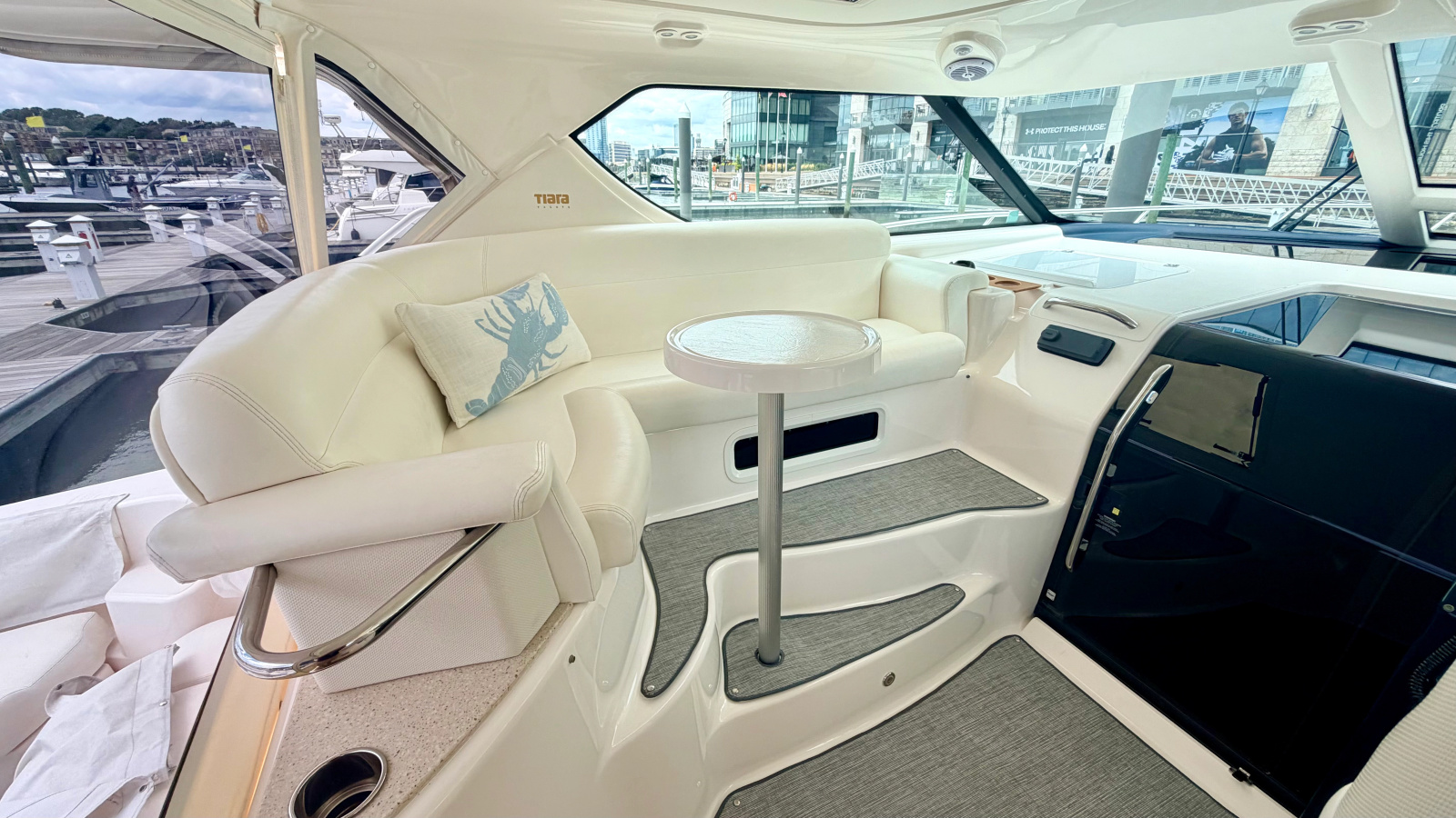 2009 Tiara Yachts 4300 Sovran