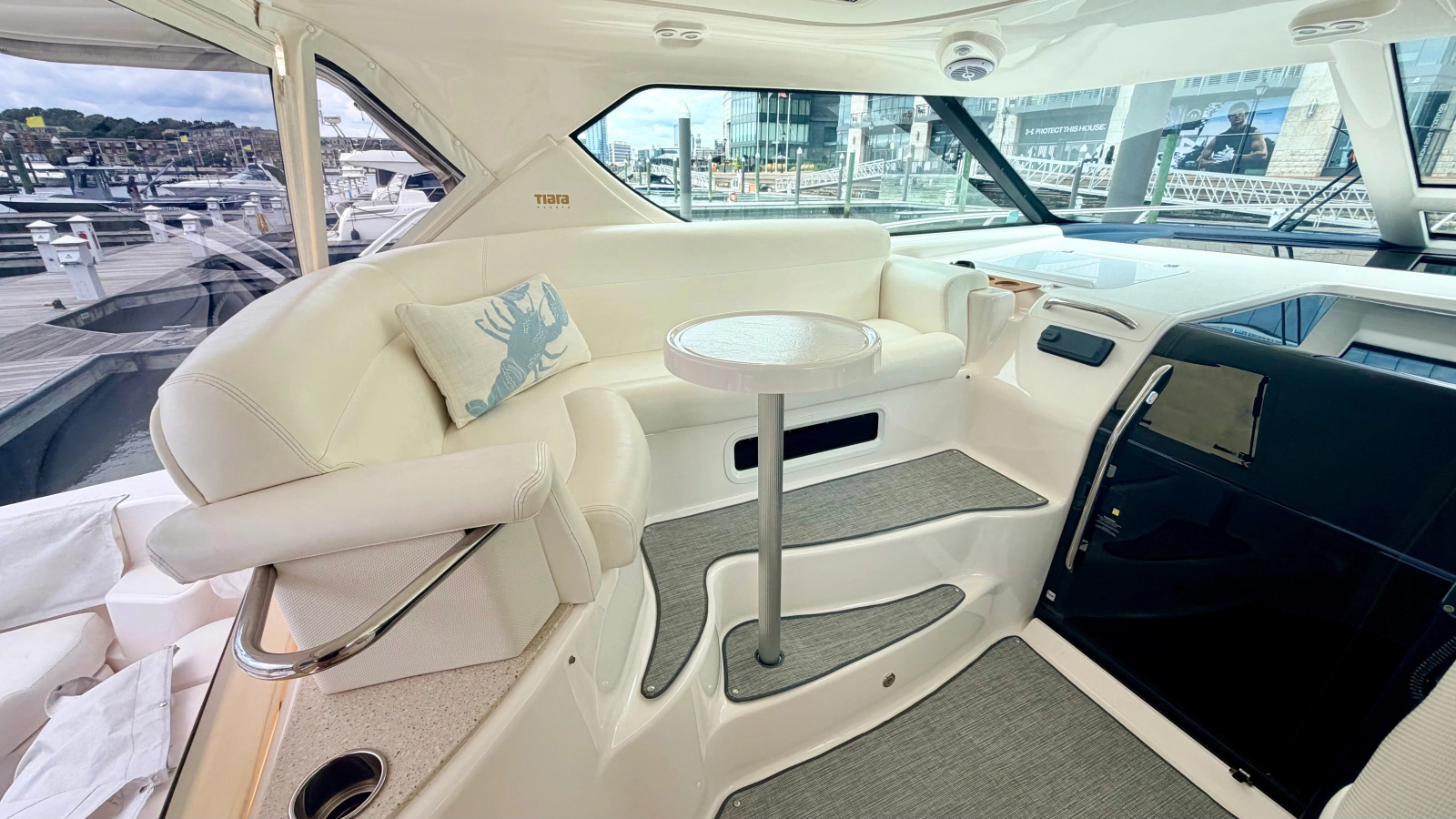 2009 Tiara Yachts 4300 Sovran
