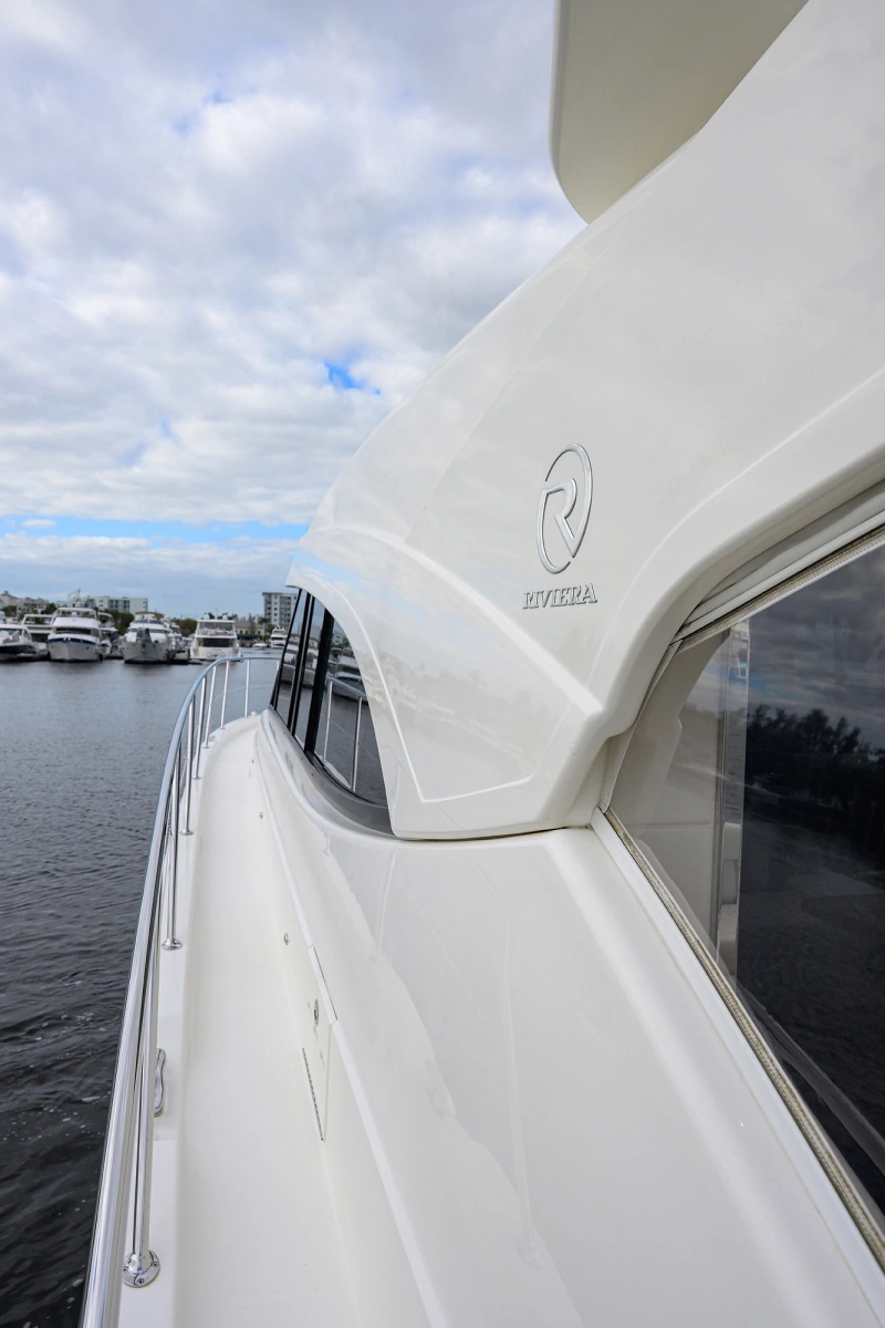 2019 Riviera 5400 Sport Yacht