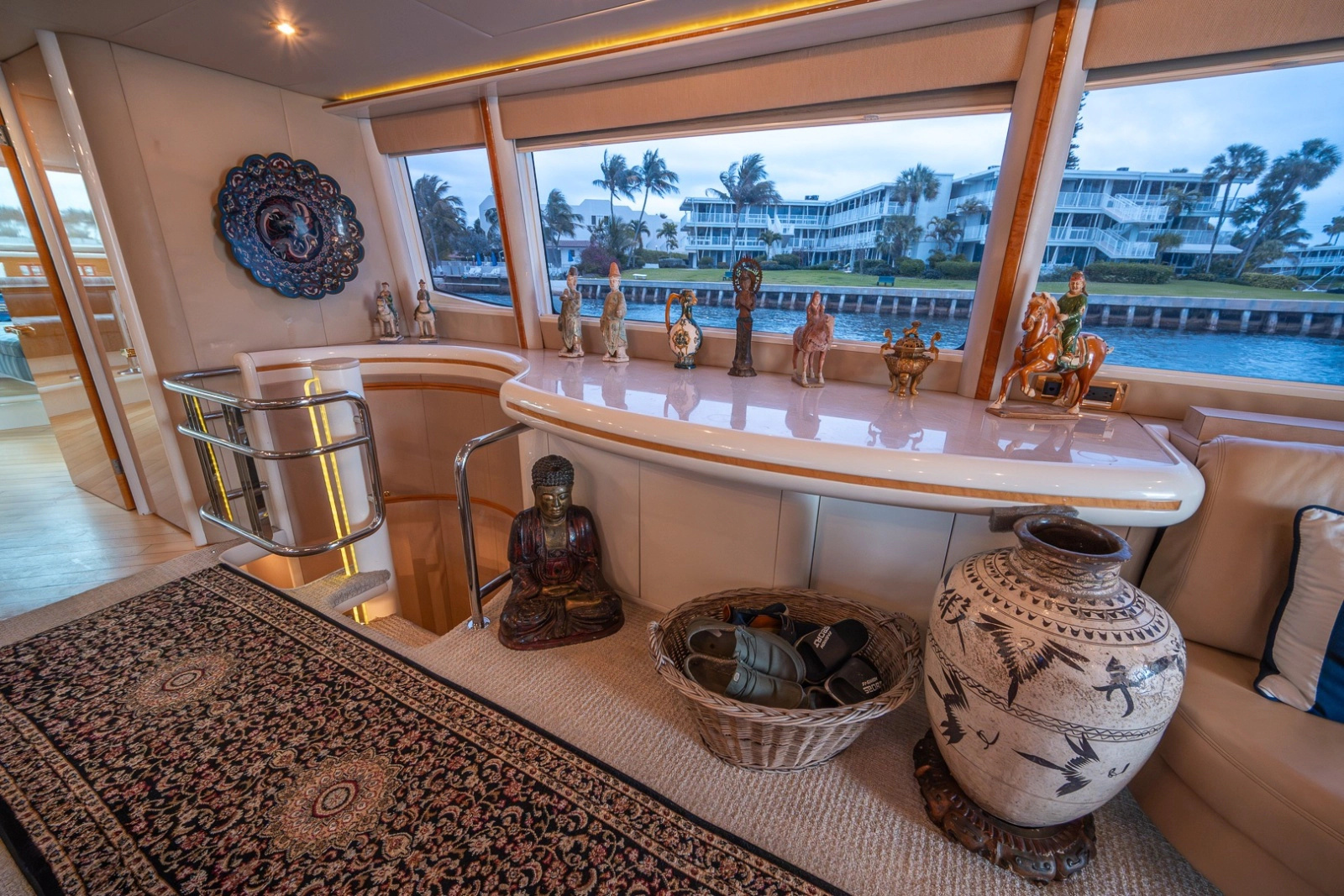2000 Lazzara Yachts Skylounge