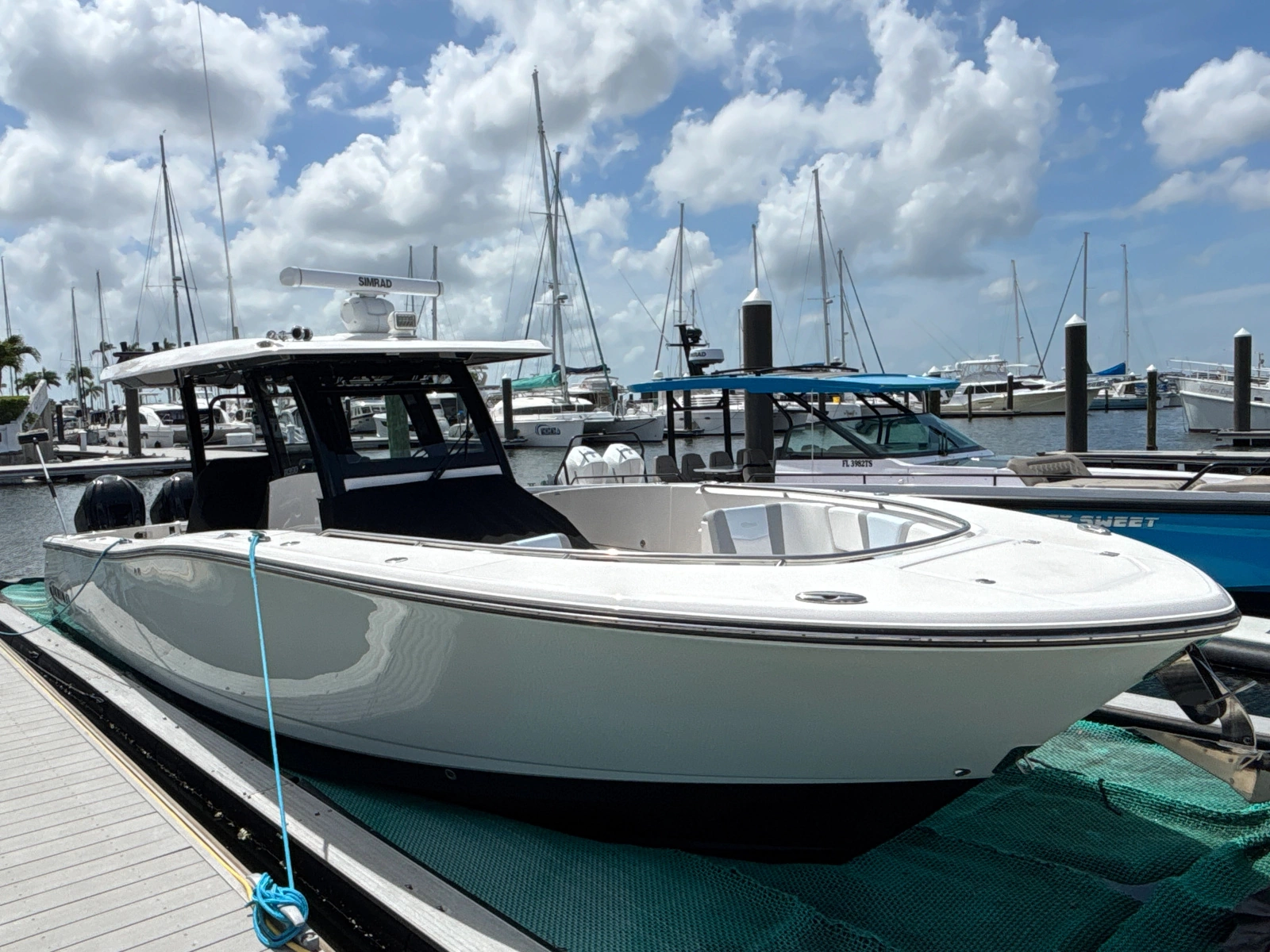 2022 Robalo R360