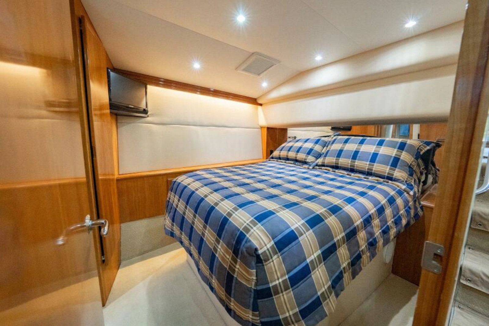 2001 Hatteras Convertible 50