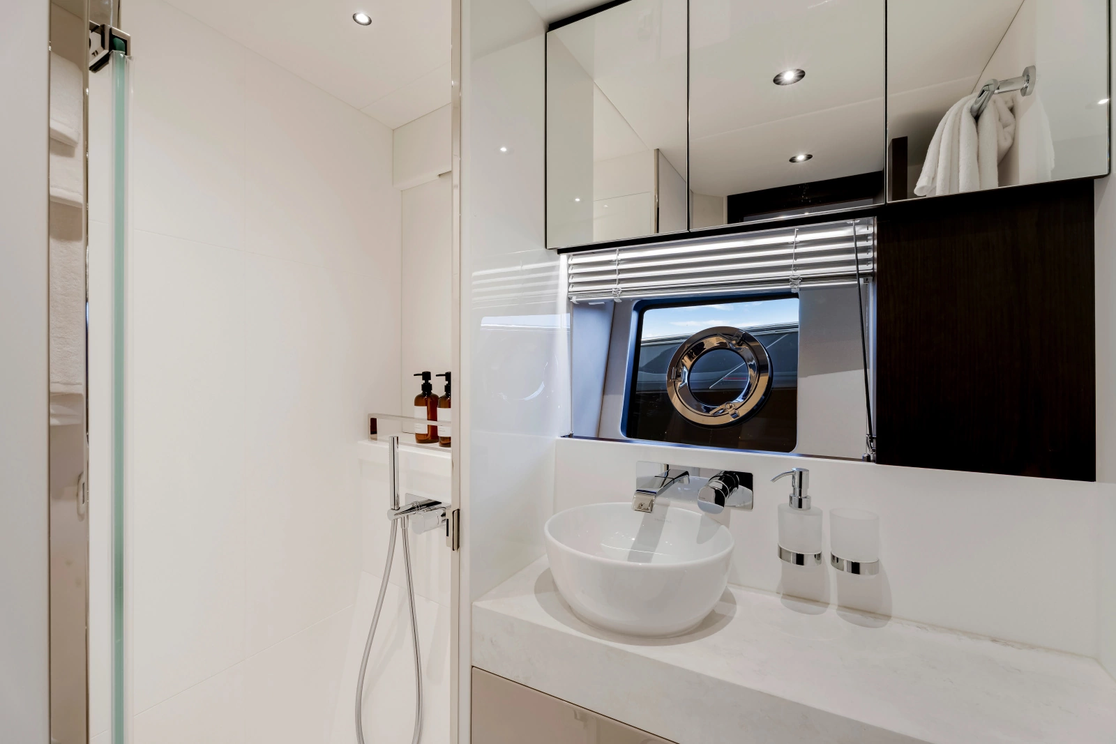MANHATTAN 68 68ft Sunseeker Yacht For Sale