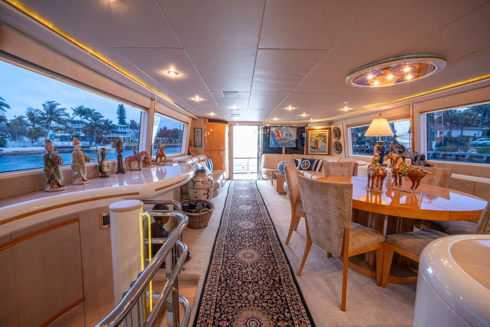 2000 Lazzara Yachts Skylounge