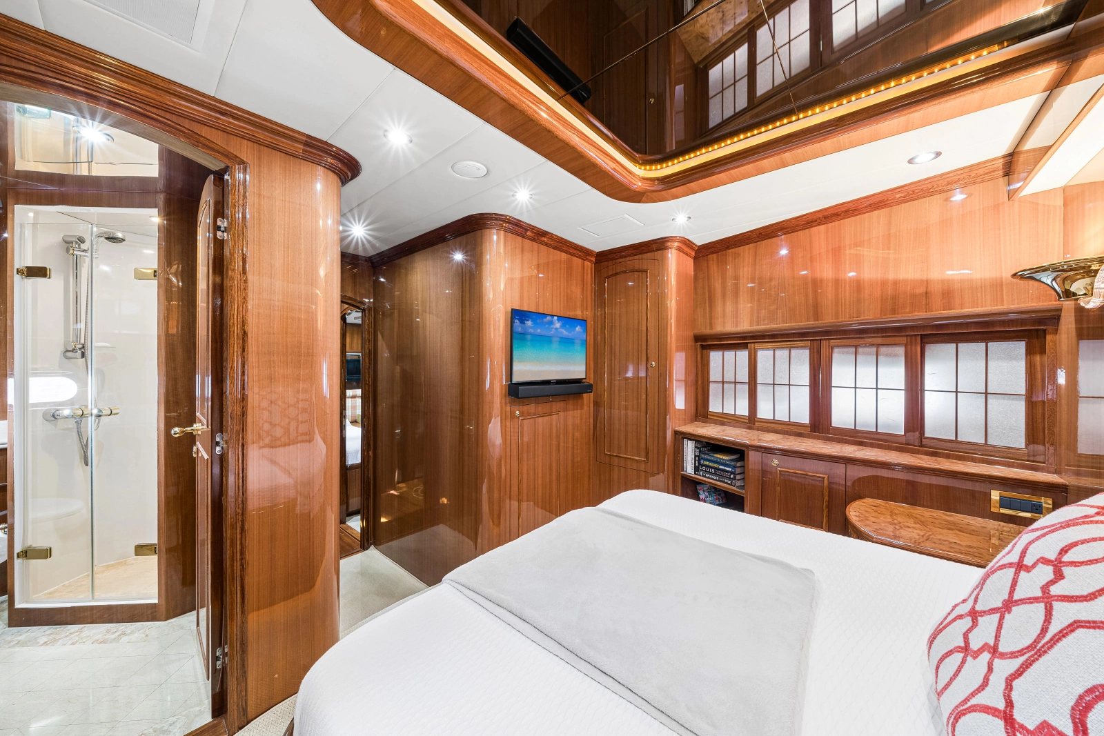 2006 Horizon 82 Skylounge