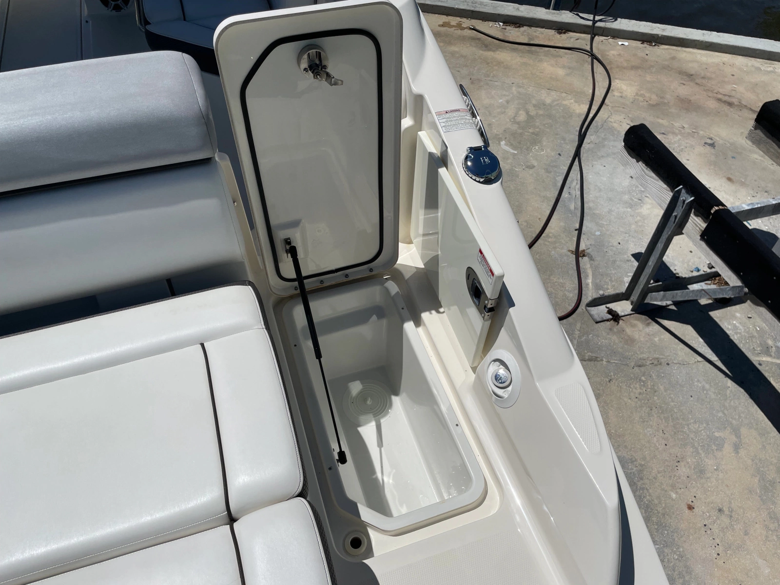2017 Sea Ray SDX 270