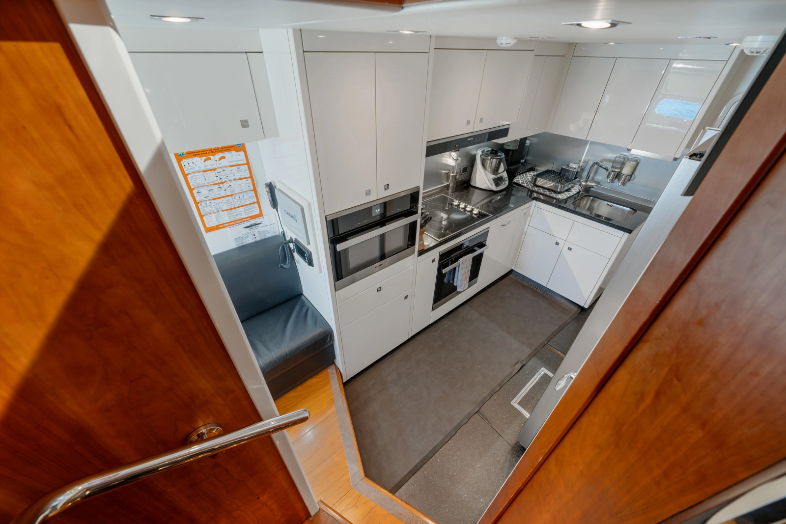 2010 Sunseeker Predator 84