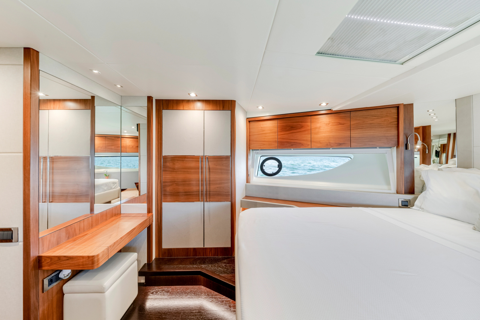 2020 Sunseeker 76 Yacht
