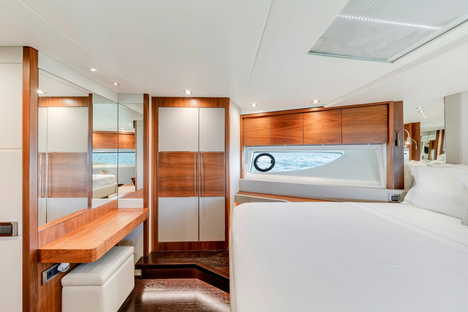 2020 Sunseeker 76 Yacht