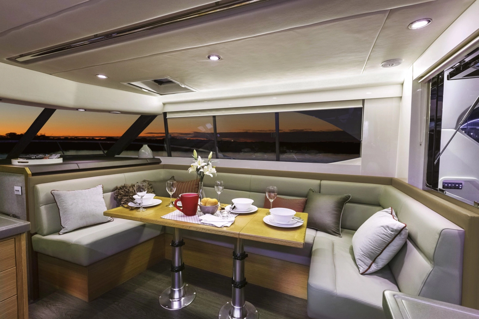445 SUV 44ft Riviera Yacht For Sale