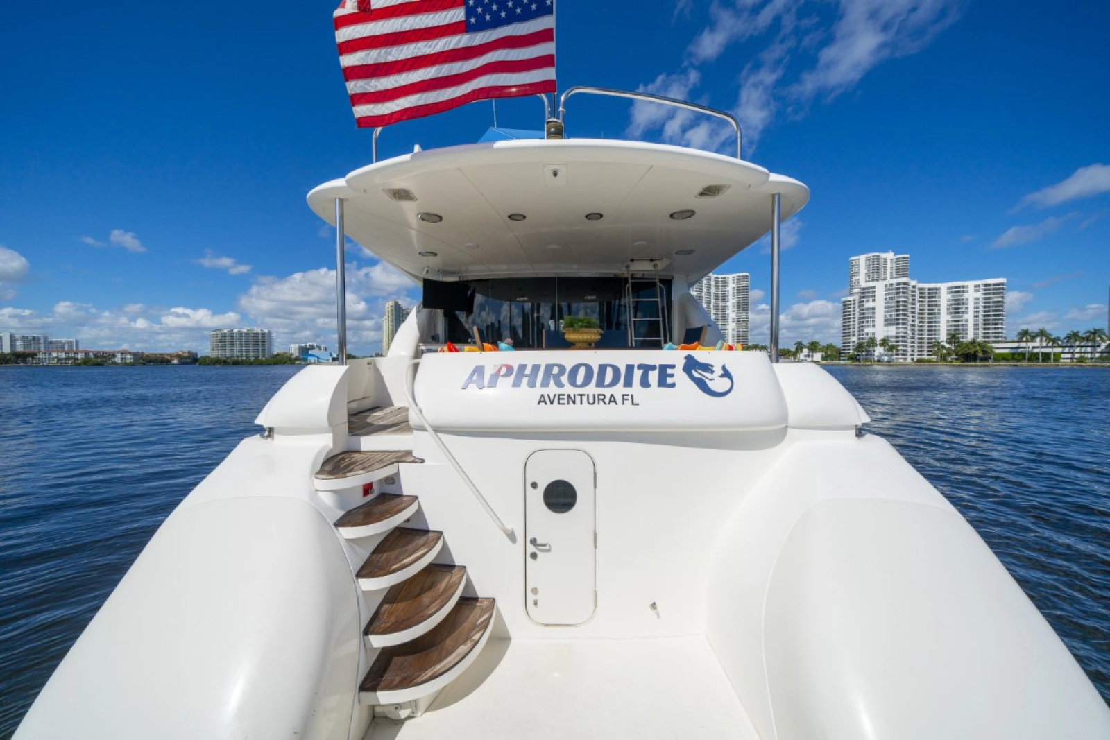 2004 Lazzara Yachts 80 Open Fly