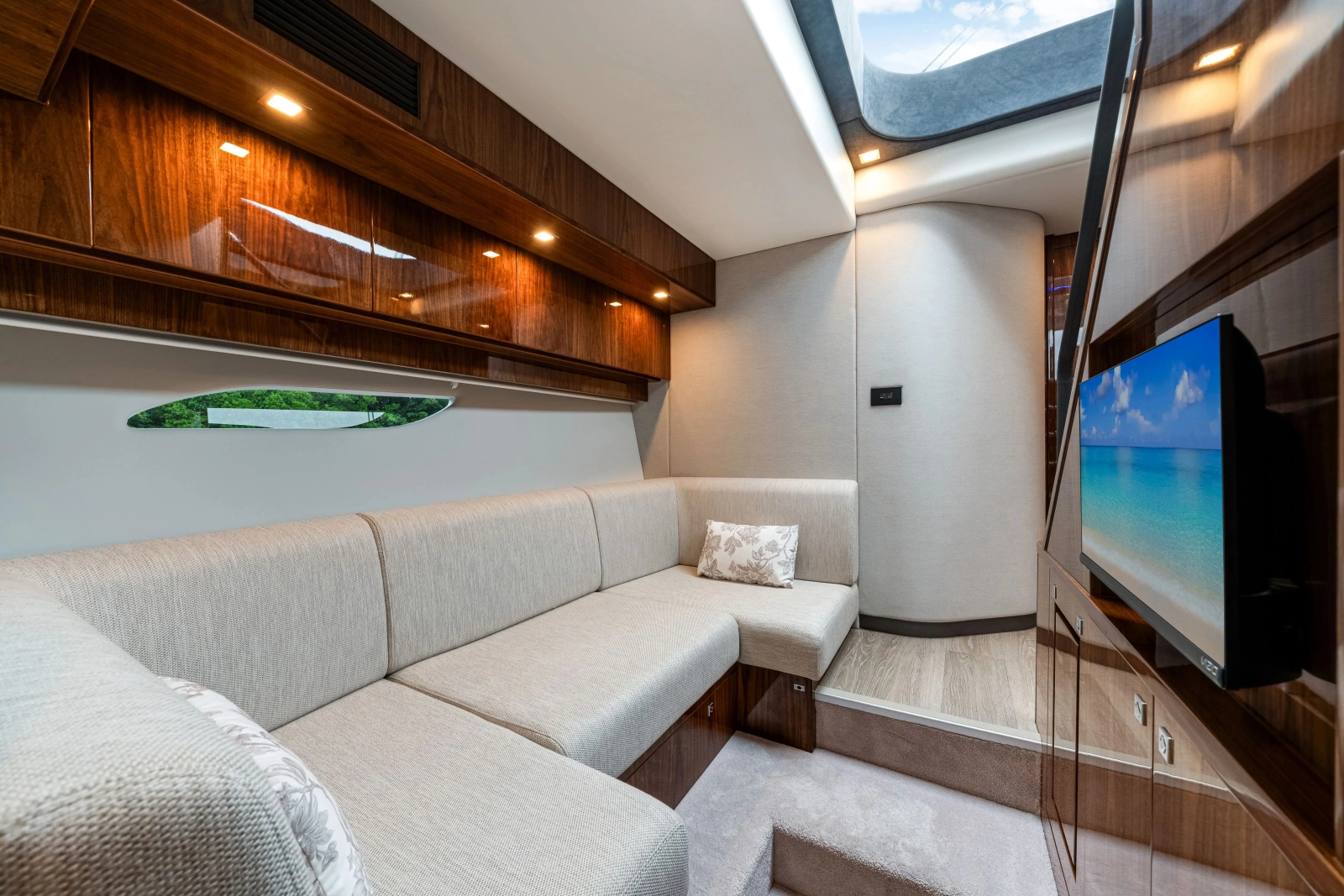 6000 SPORT YACHT 60ft Riviera Yacht For Sale