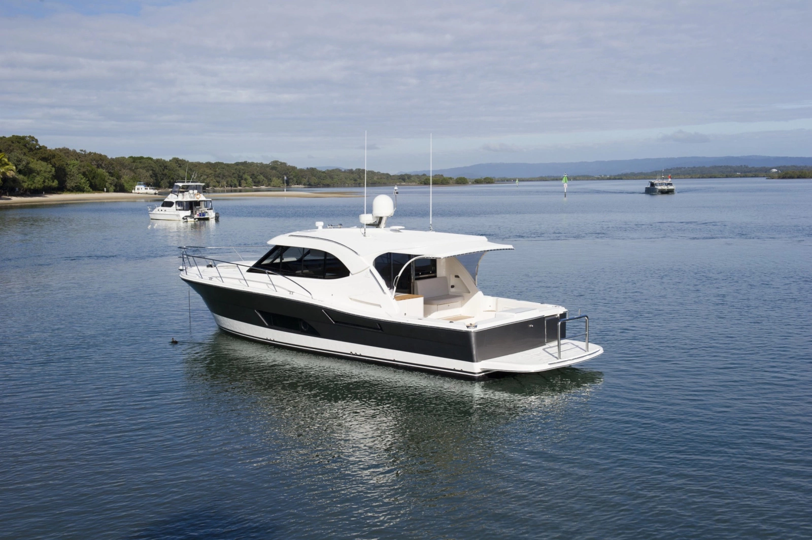445 SUV 44ft Riviera Yacht For Sale