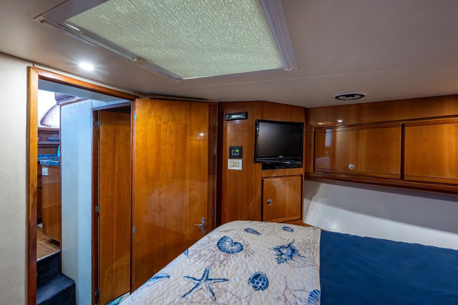 2001 Bertram 390