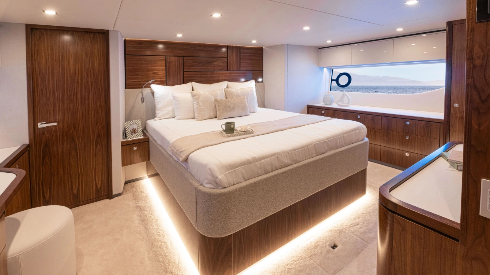 6200 SPORT YACHT 62ft Riviera Yacht For Sale