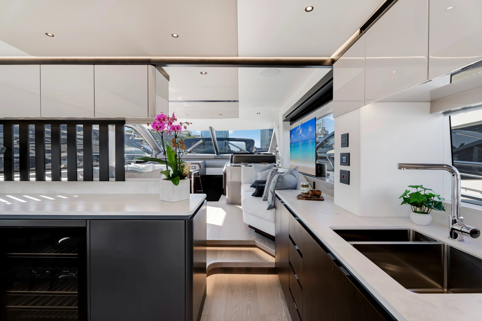 MANHATTAN 68 68ft Sunseeker Yacht For Sale