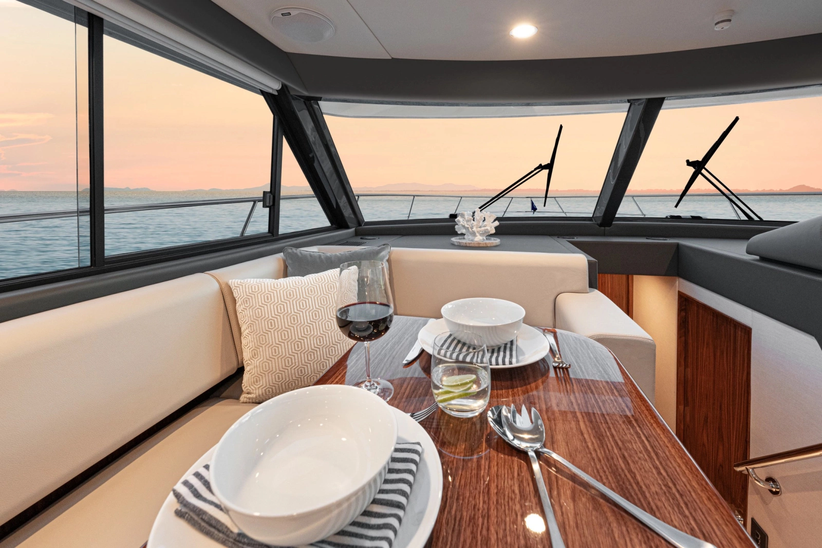 465 SUV 46ft Riviera Yacht For Sale