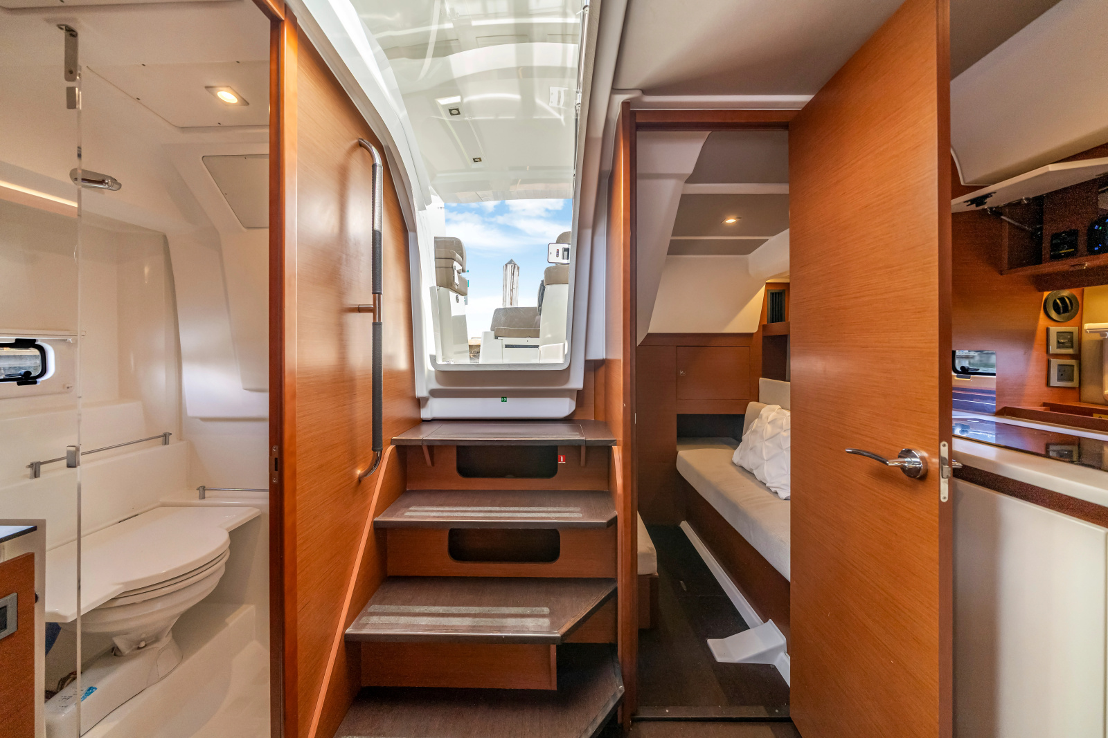 2016 Jeanneau Leader 36