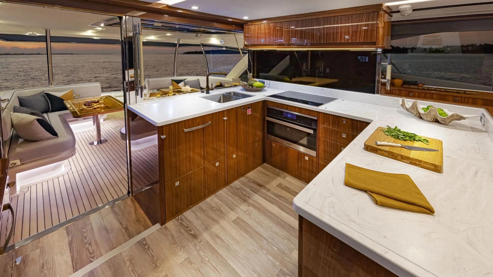 72 SPORTS MOTOR YACHT 72ft Riviera Yacht For Sale