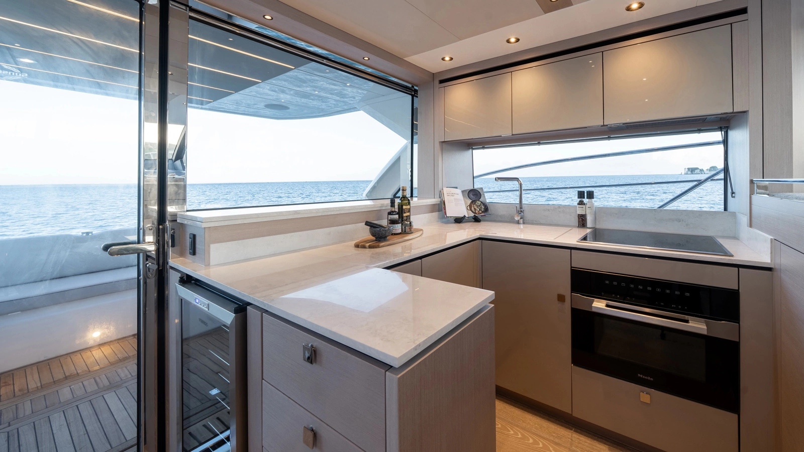 MANHATTAN 56 56ft Sunseeker Yacht For Sale