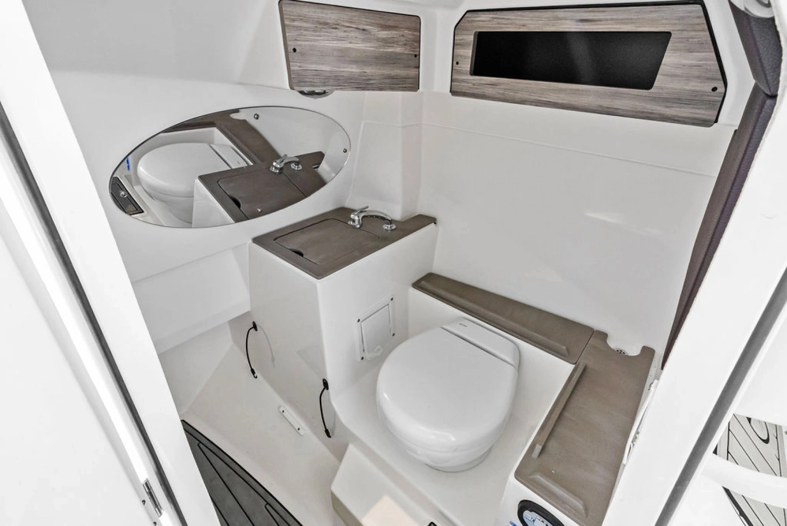 2024 Edgewater 262CX Crossover