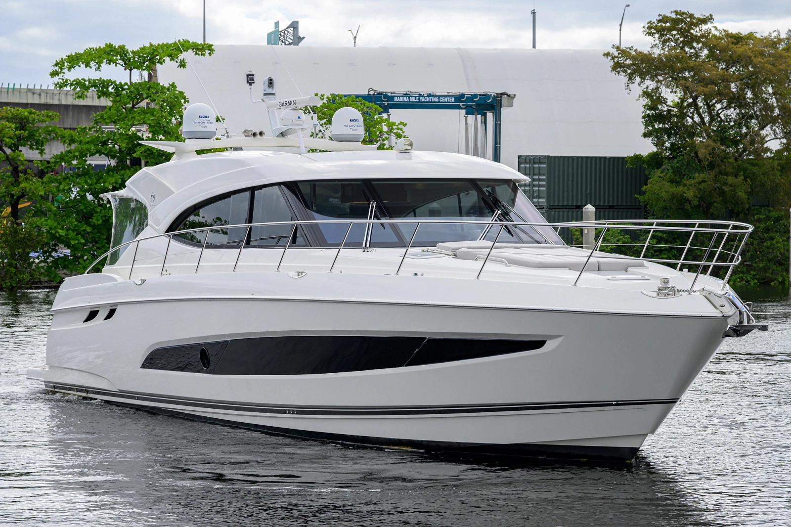 2019 Riviera 5400 Sport Yacht