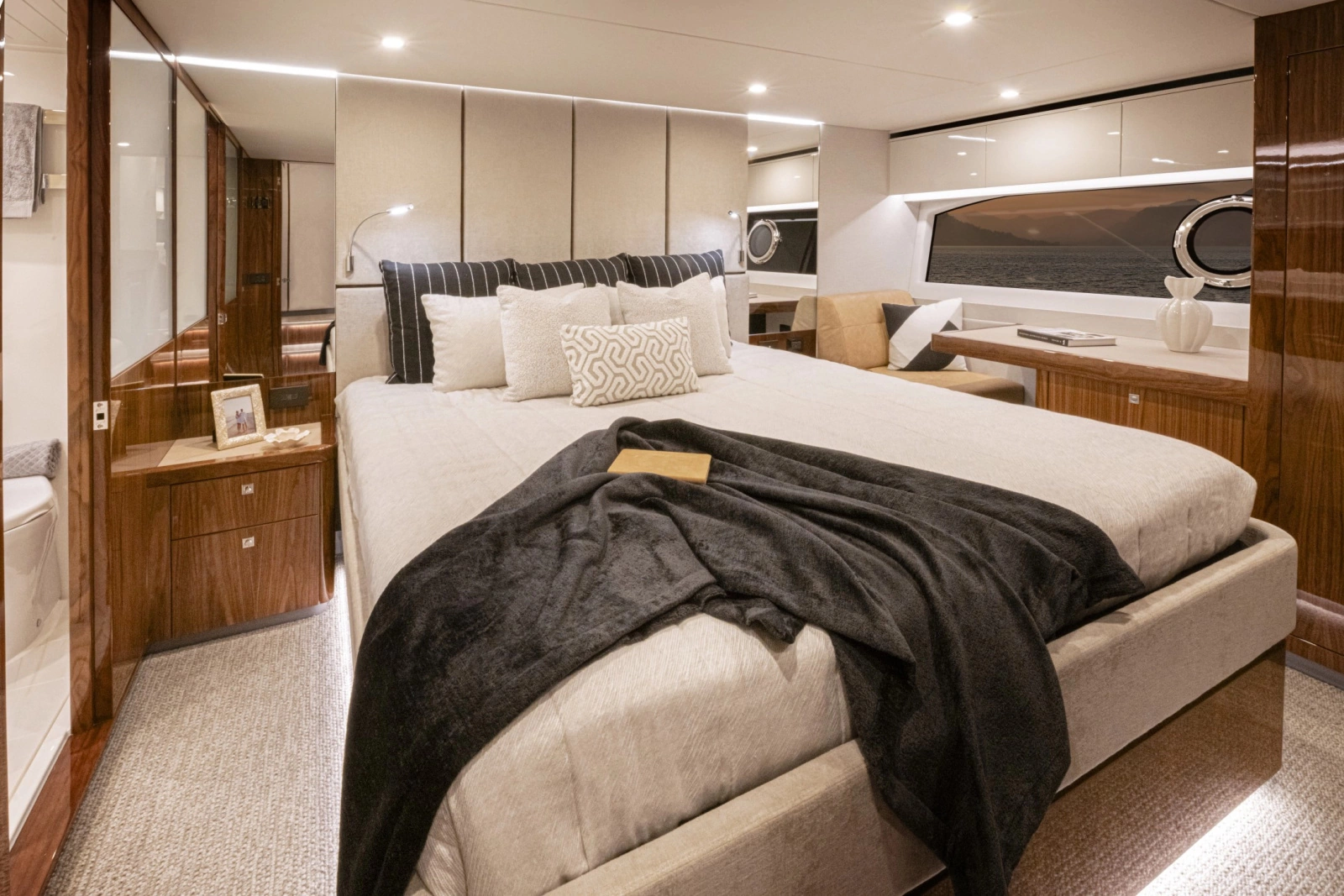 68 Sports Motor Yacht 68ft Riviera Yacht For Sale