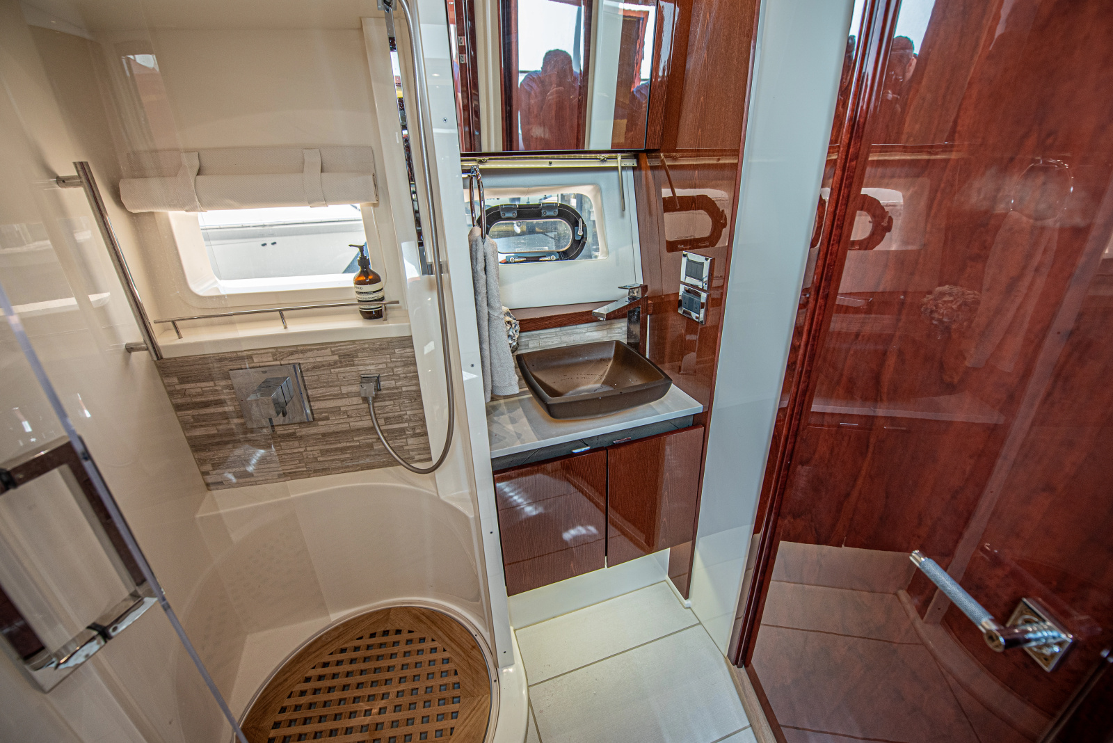 2018 Sea Ray L550