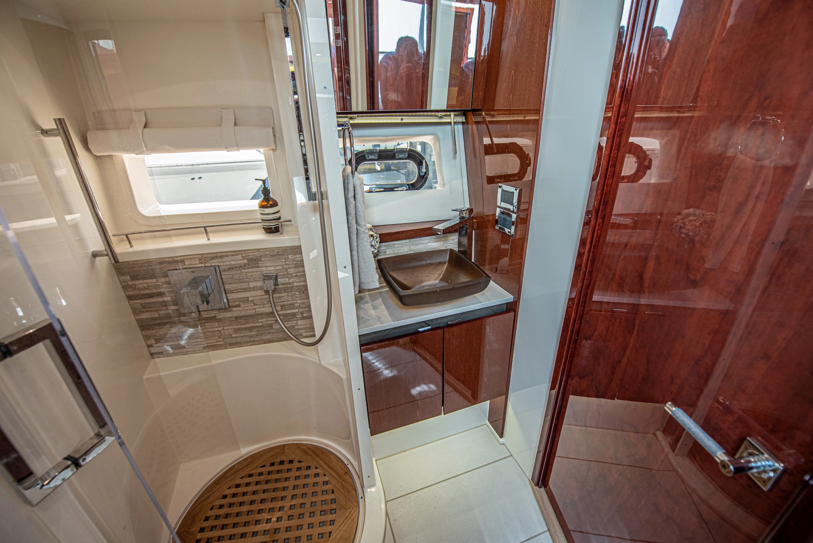 2018 Sea Ray L550